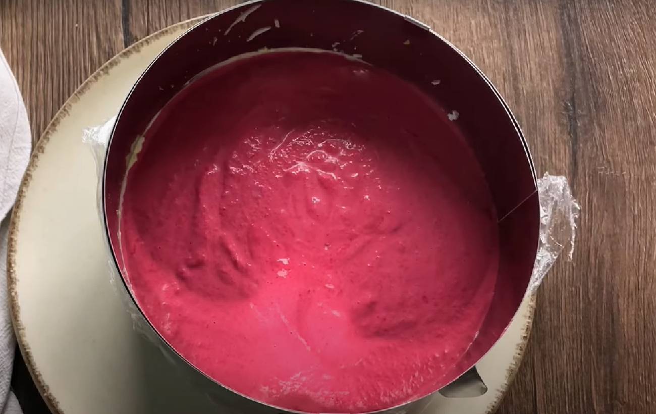 Такий "Оселедець під шубою" ви ще не куштували: рецепт новорічного торта з салату